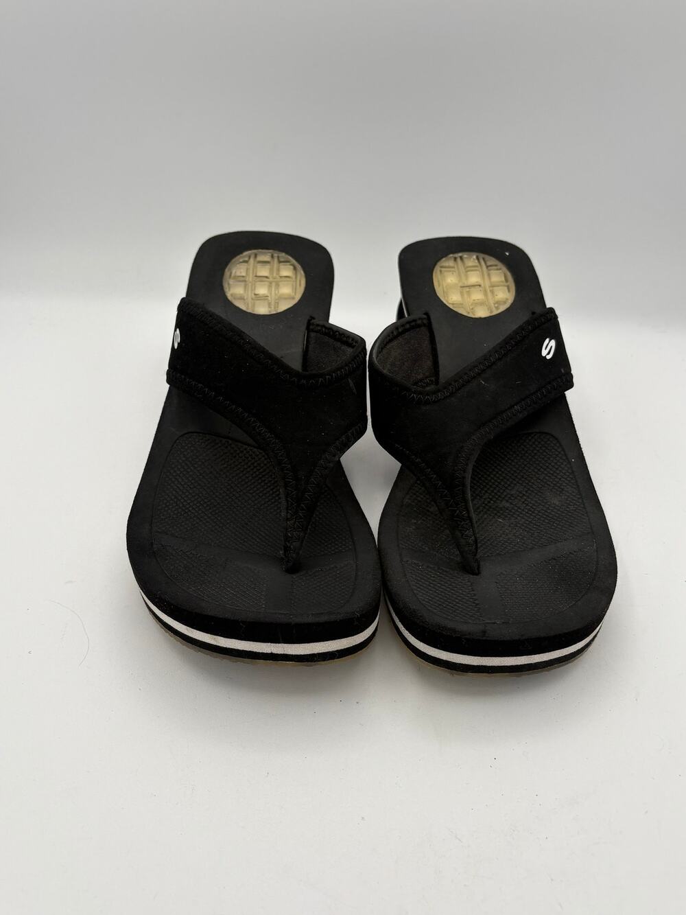 Women Somethin’ Else Skechers Size 8 Black Thong Heels